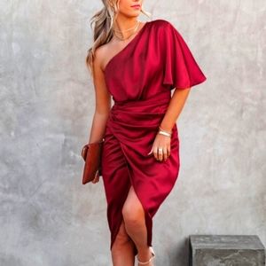 🎄Beautiful Red Satin One Sleeve Dress